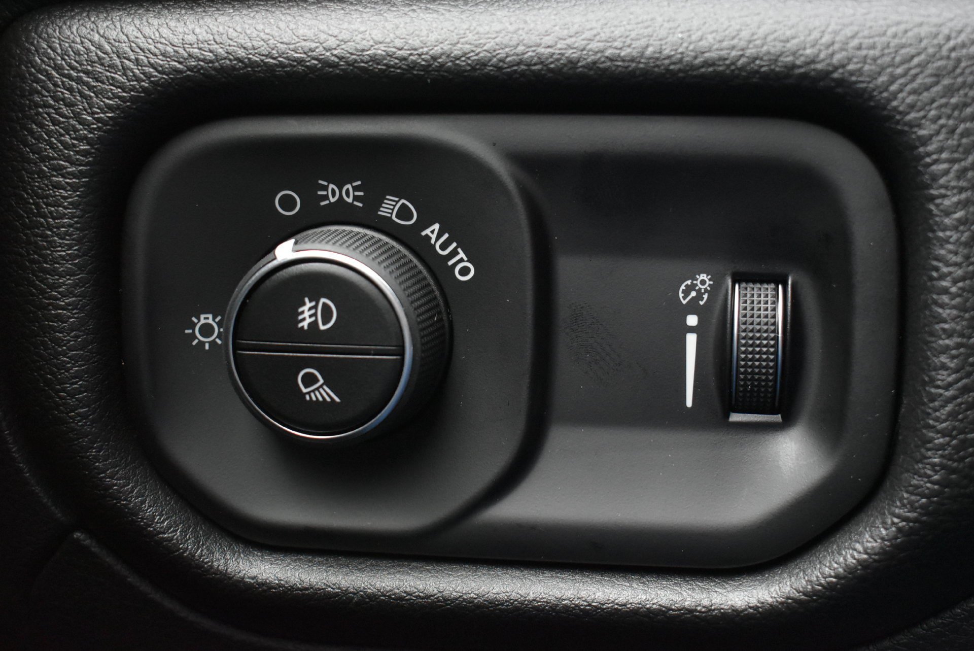 New 2027 RAM 1500 Express AWD/4WD image 17