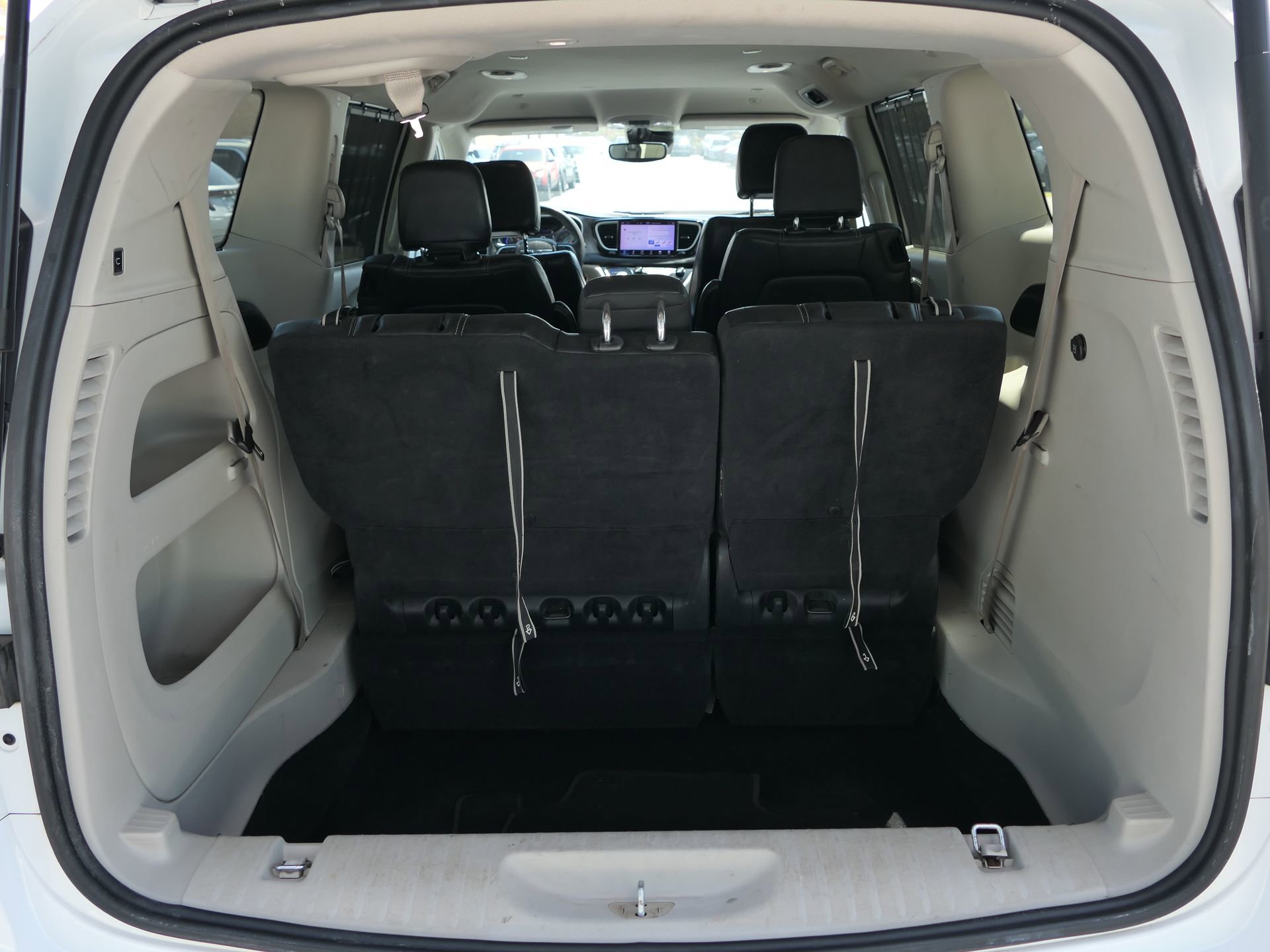 Used 2022 Chrysler Pacifica Touring-L image 23