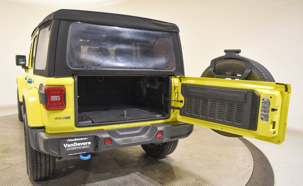 Used 2022 Jeep Wrangler Unlimited Sahara w/ Safety Group AWD/4WD image 10