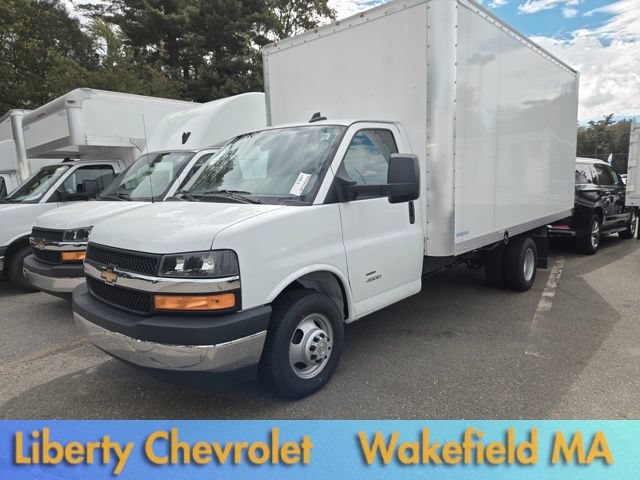 Used 2024 Chevrolet Express 4500 w/ Power Convenience Package RWD image 6