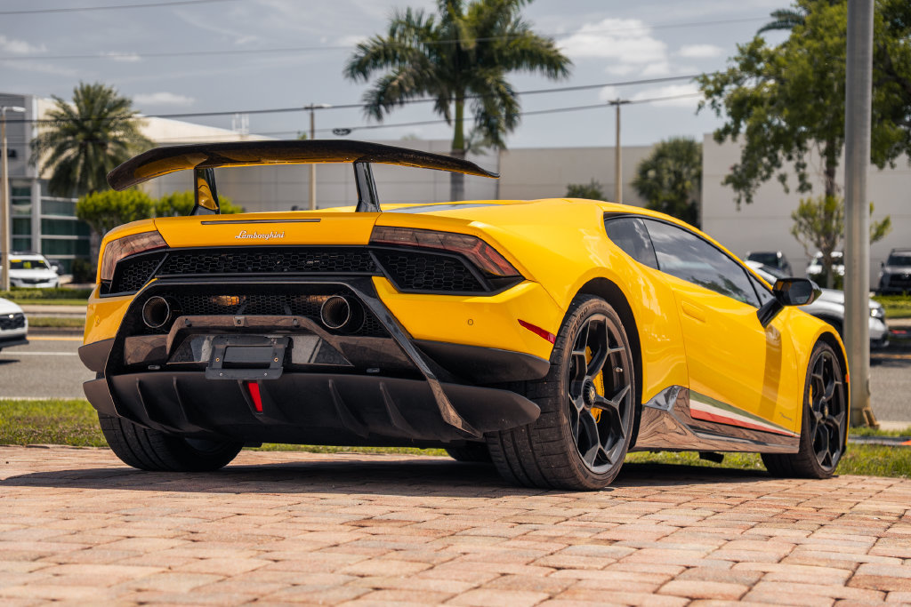 Used 2018 Lamborghini Huracan Performante AWD/4WD image 5