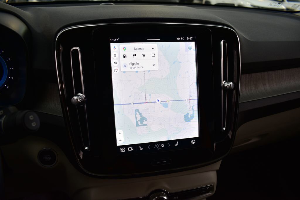 Used 2023 Volvo XC40 B5 Plus image 40