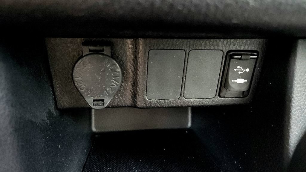 Certified 2019 Toyota Corolla LE FWD image 33