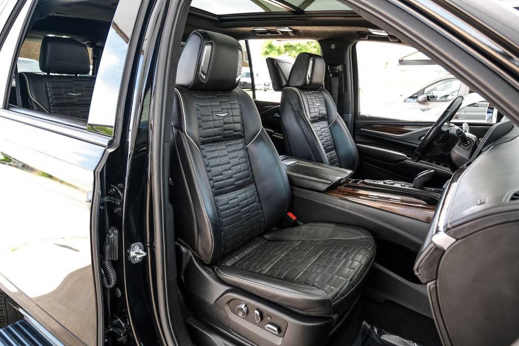 Used 2021 Cadillac Escalade Sport Platinum w/ LPO, ONYX Package AWD/4WD image 40