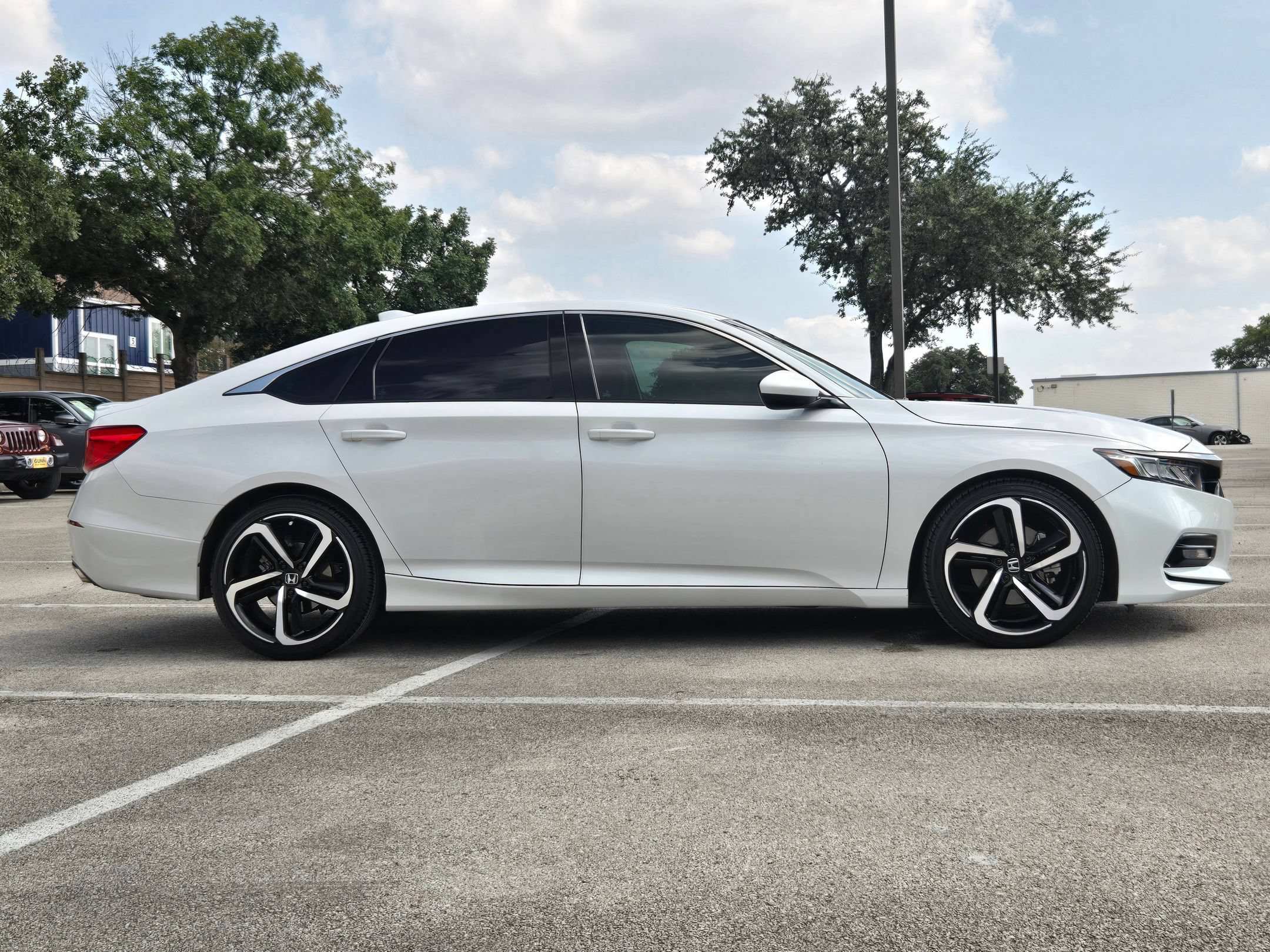 Used 2020 Honda Accord Sport image 2