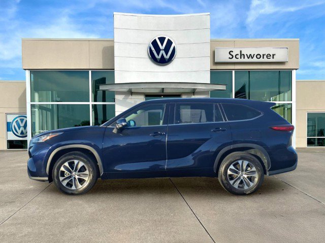 Used 2020 Toyota Highlander XLE image 1