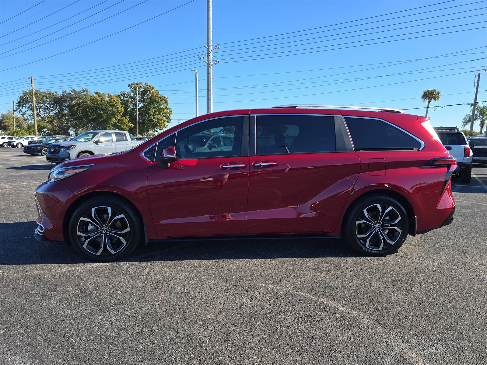 Used 2025 Toyota Sienna Platinum image 5