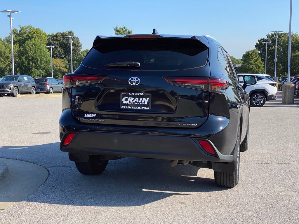 Used 2025 Toyota Highlander XLE AWD/4WD image 7
