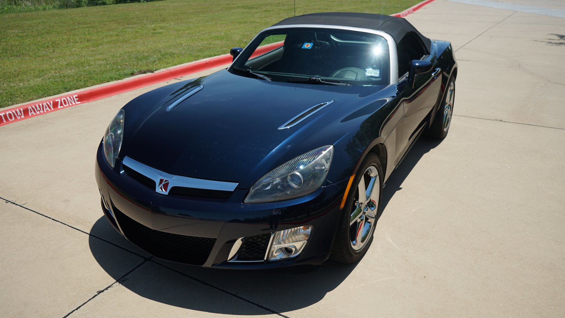 Used 2008 Saturn Sky Red Line RWD image 2