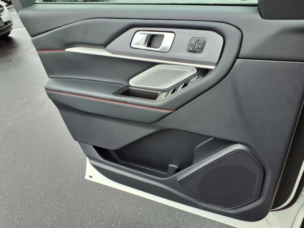 Used 2025 Ford Explorer ST image 19