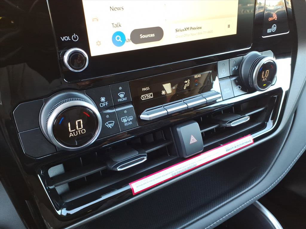 Certified 2024 Toyota Highlander LE AWD/4WD image 11