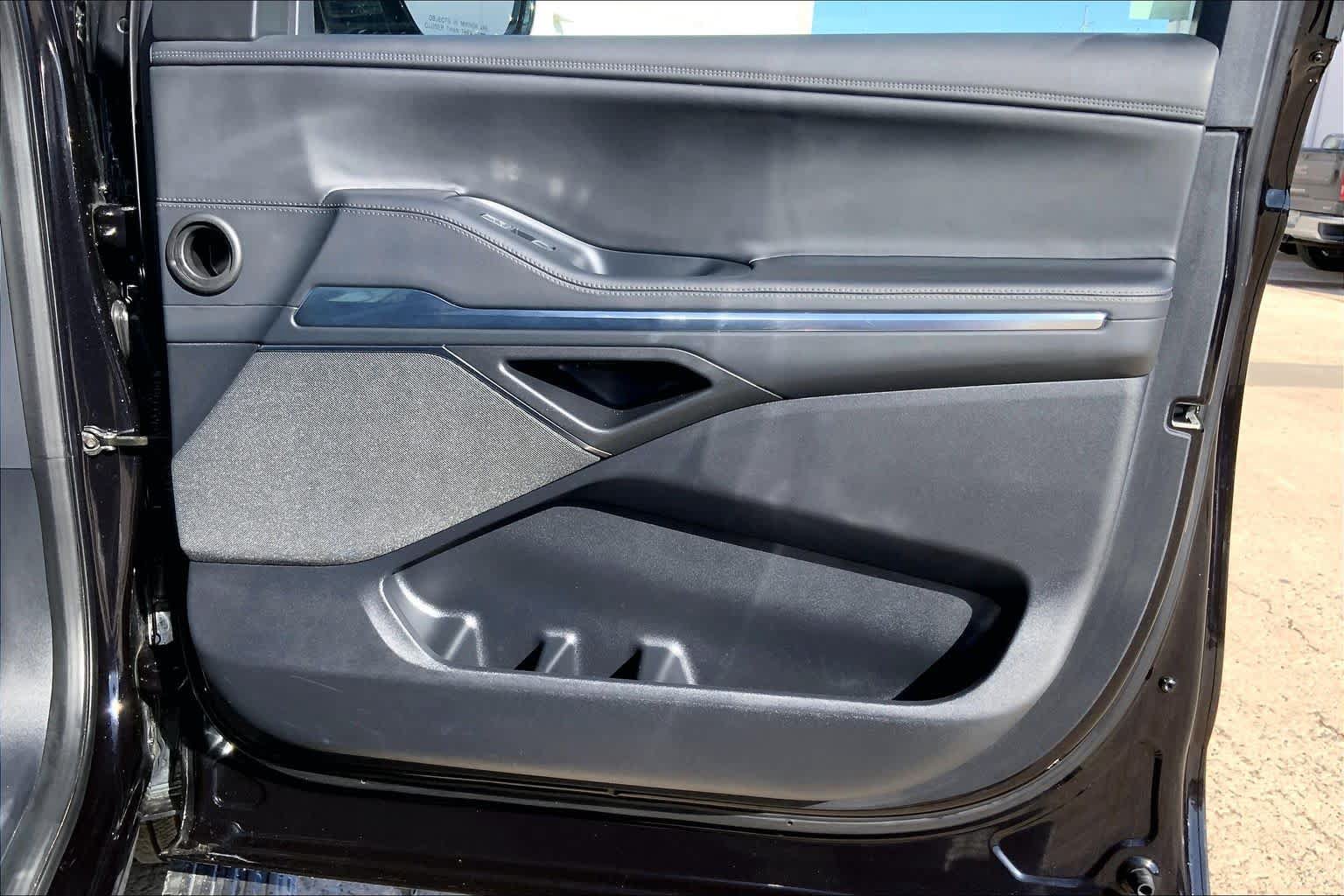 Used 2025 Lincoln Navigator Reserve AWD/4WD image 42