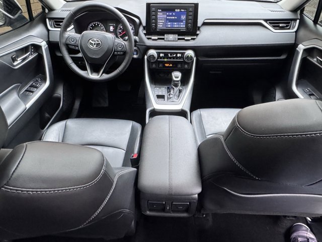 Used 2021 Toyota RAV4 XLE Premium image 16