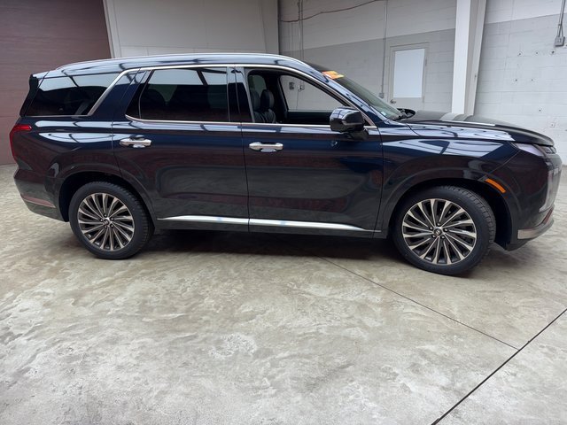 Used 2024 Hyundai Palisade Calligraphy image 6