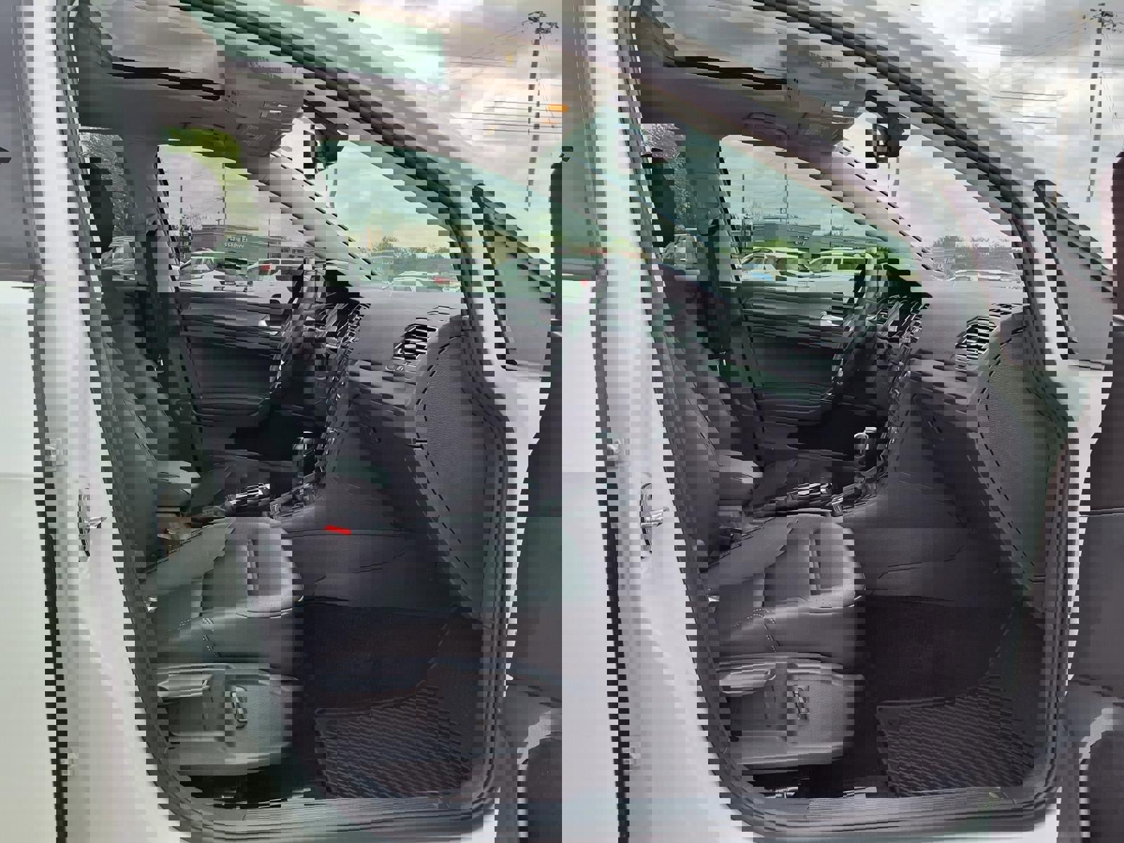 Used 2020 Volkswagen Golf 4-Door image 25