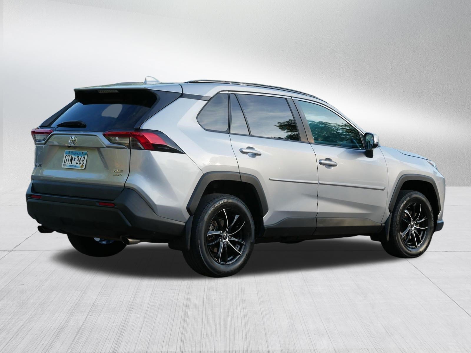 Used 2019 Toyota RAV4 XLE AWD/4WD image 7