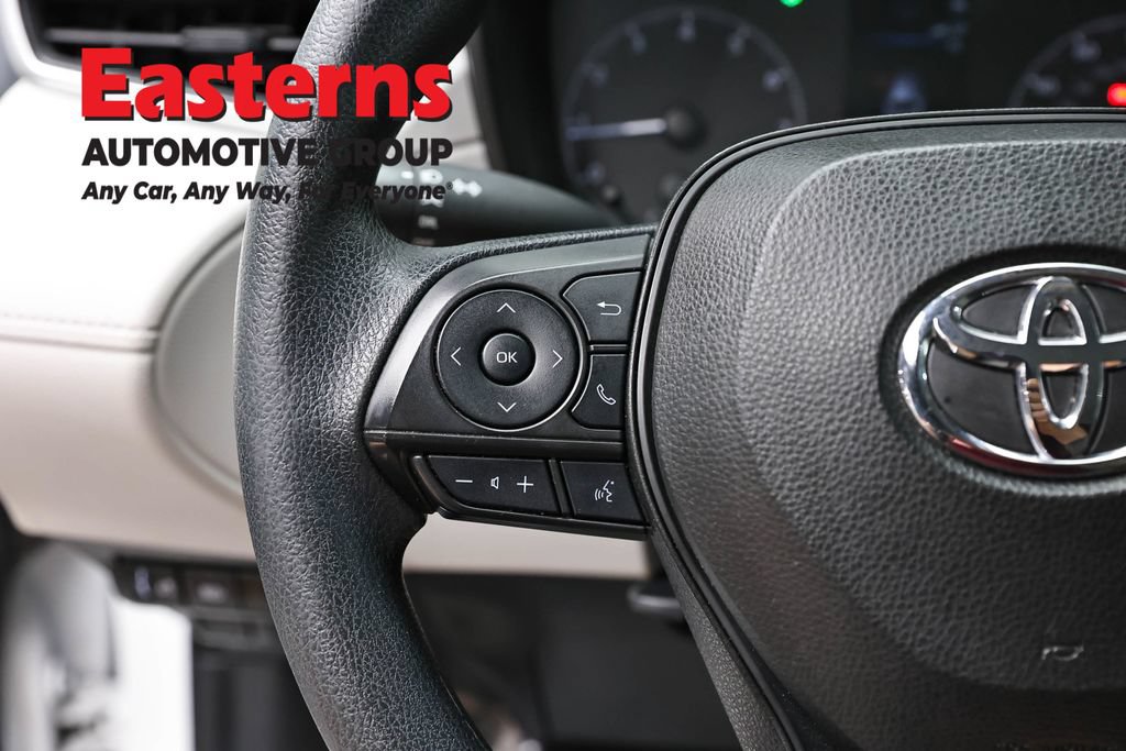 Used 2023 Toyota Corolla Cross L AWD/4WD image 14