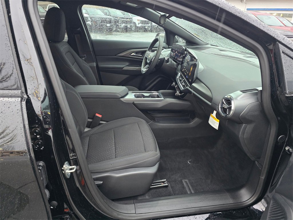 Used 2025 Chevrolet Equinox EV LT w/ Convenience Package image 11