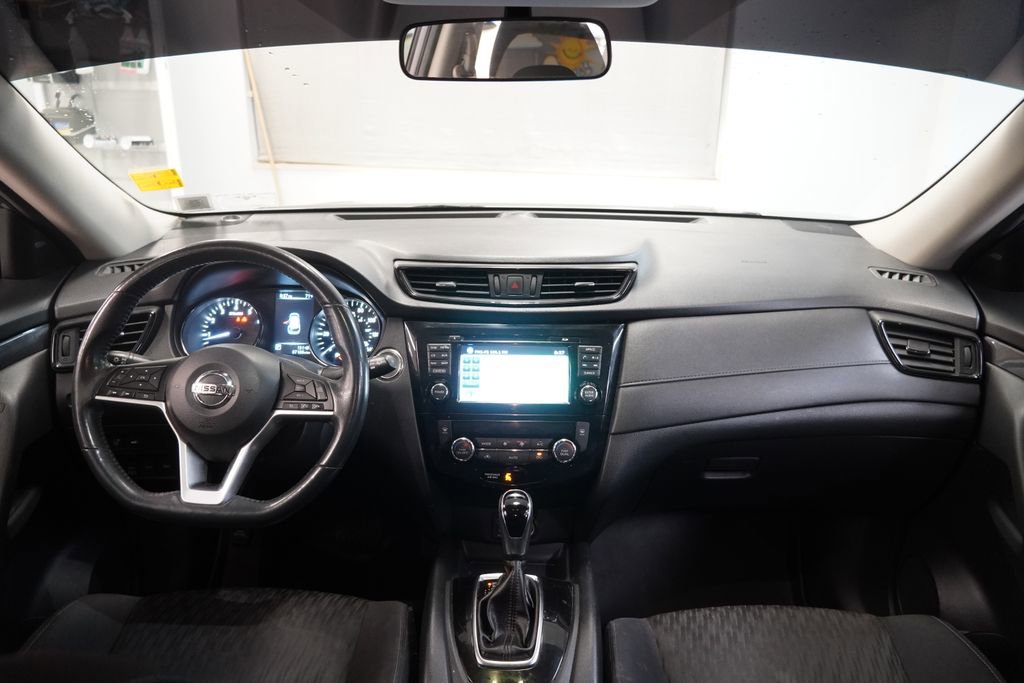Used 2017 Nissan Rogue SV w/ SV Premium Package AWD/4WD image 19