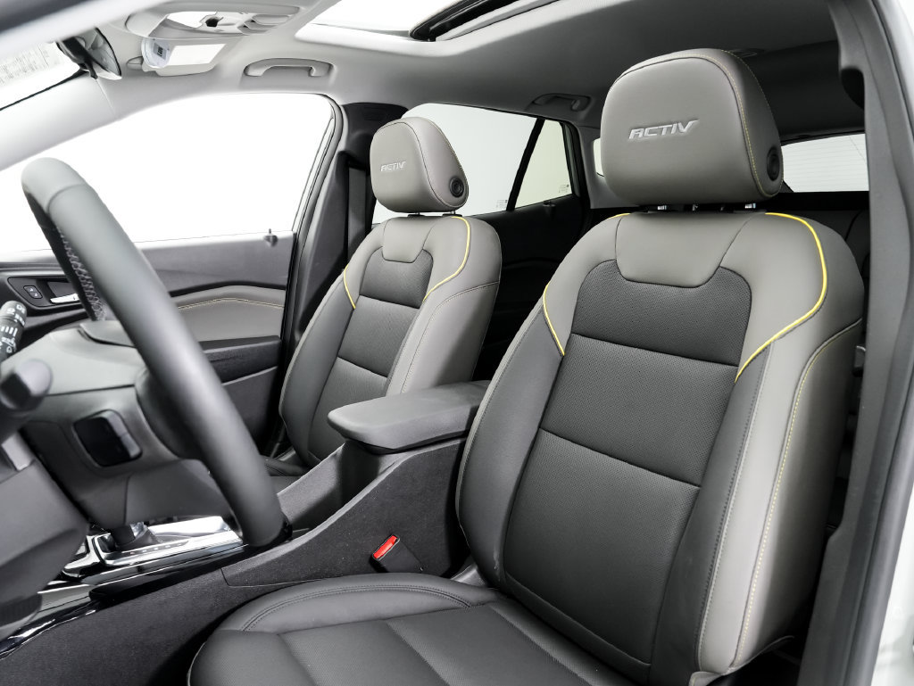 Used 2025 Chevrolet Trax ACTIV w/ Sunroof Package FWD image 5
