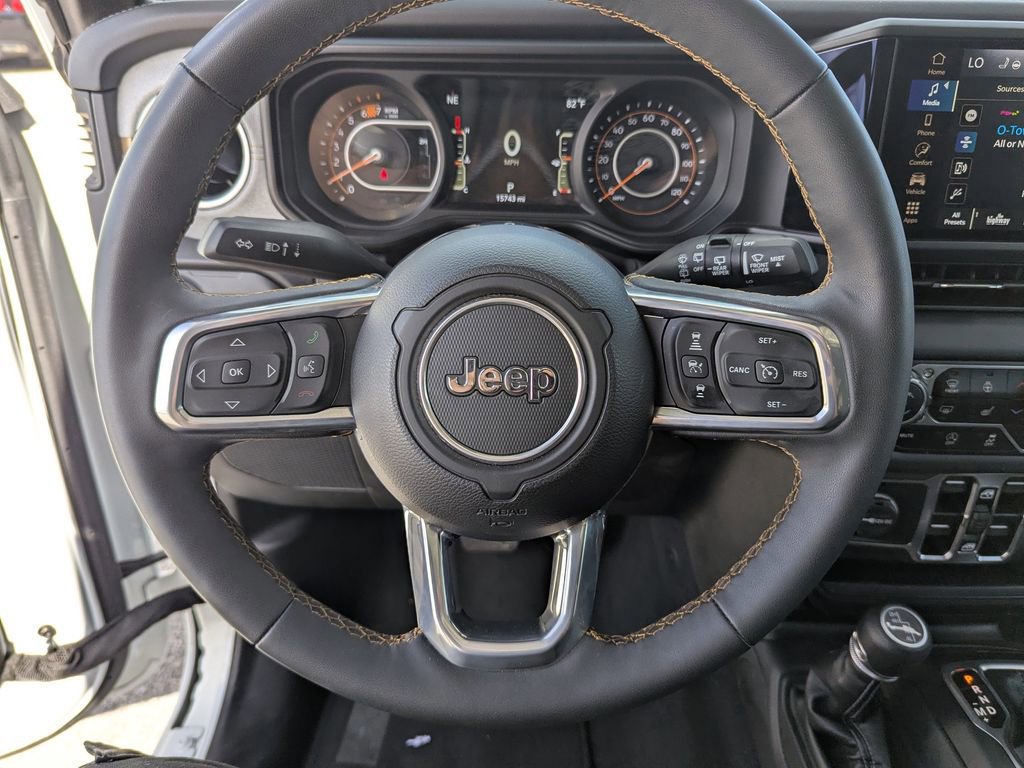 Used 2025 Jeep Wrangler Sahara image 27
