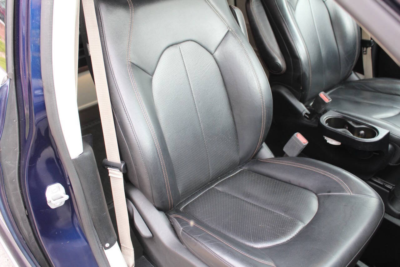 Used 2019 Chrysler Pacifica Touring-L FWD image 17