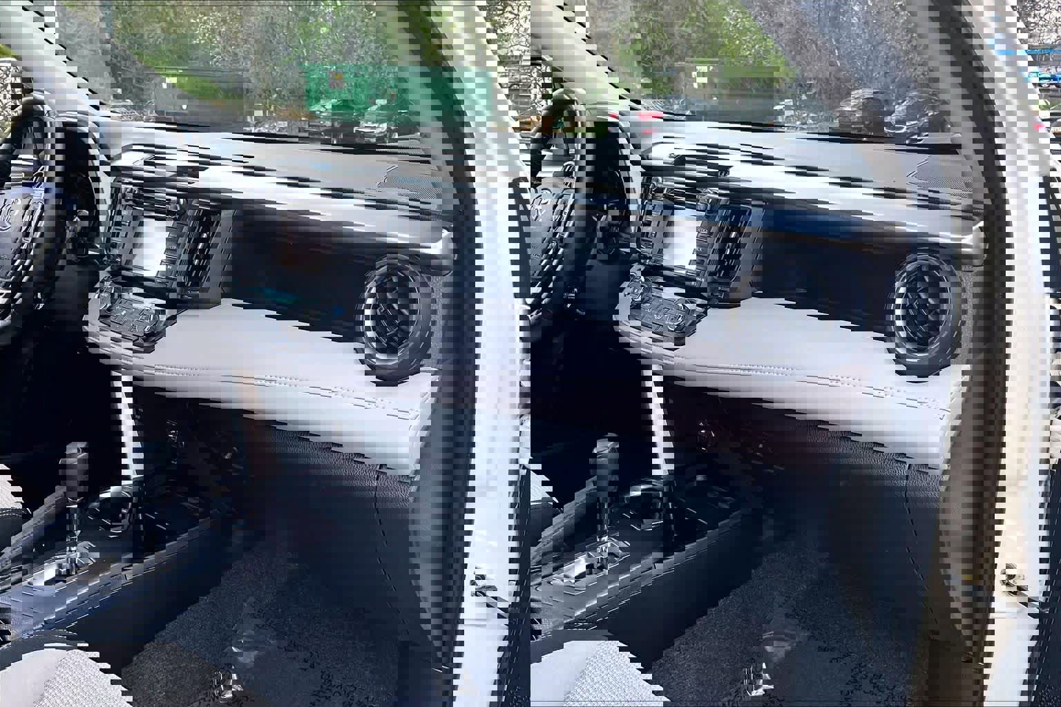 Used 2018 Toyota RAV4 XLE image 19