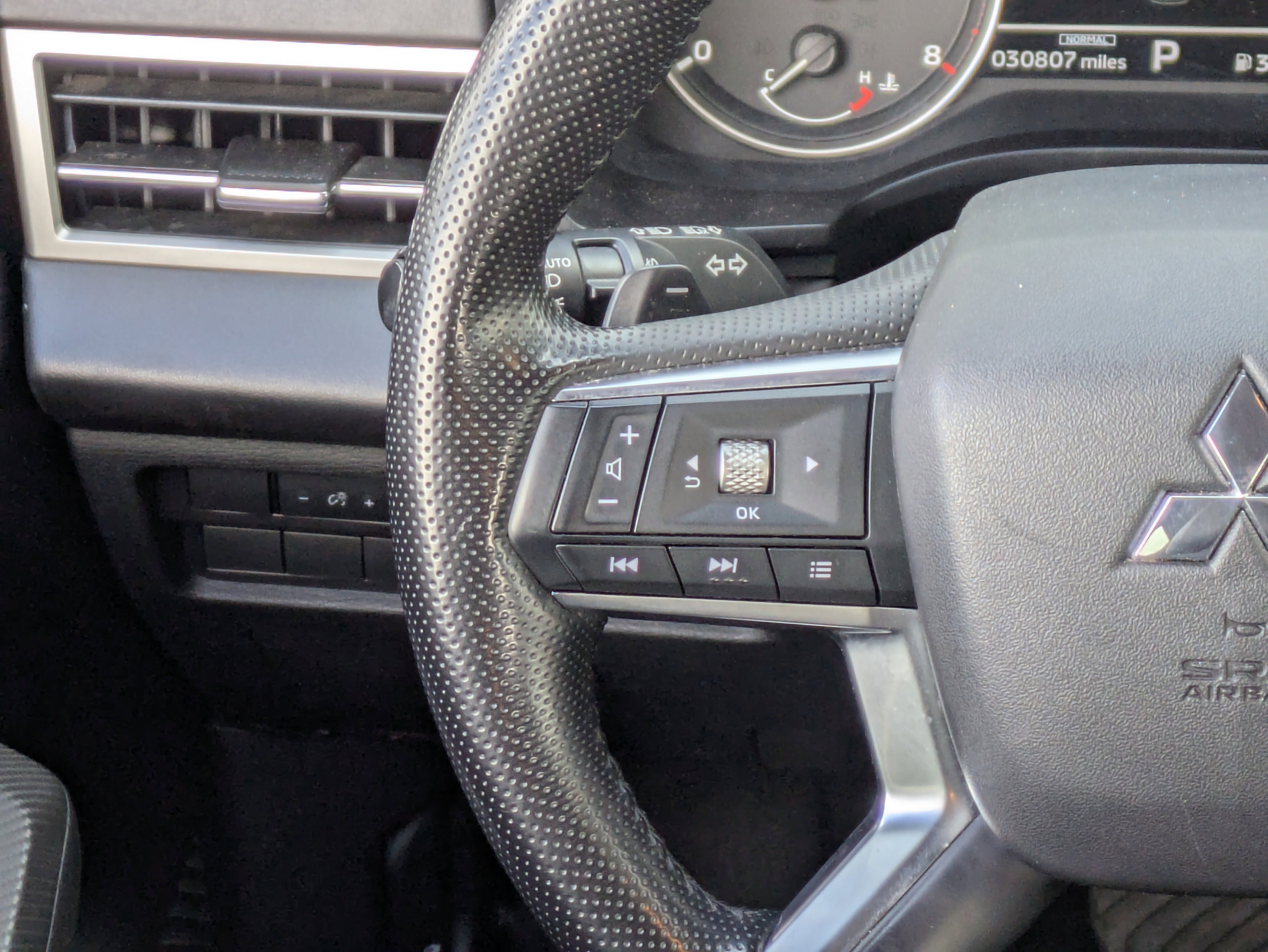 Used 2024 Mitsubishi Outlander SE image 23