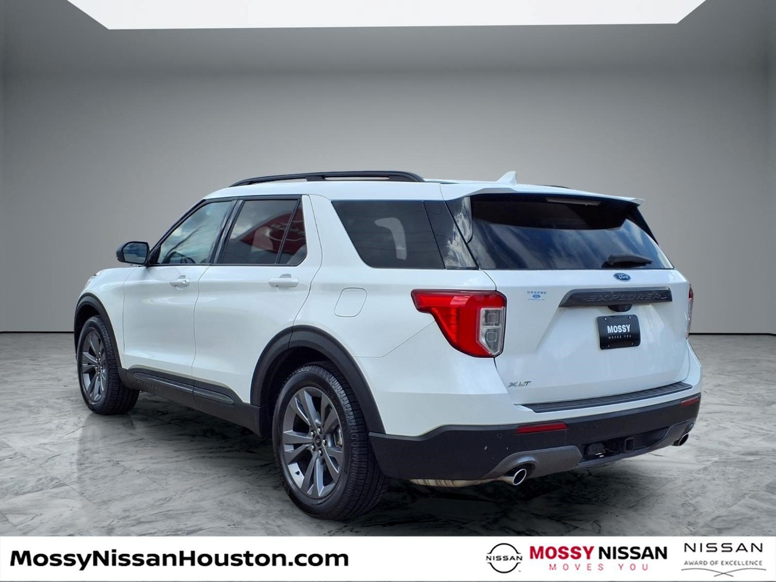 Used 2021 Ford Explorer XLT w/ Equipment Group 202A RWD image 2