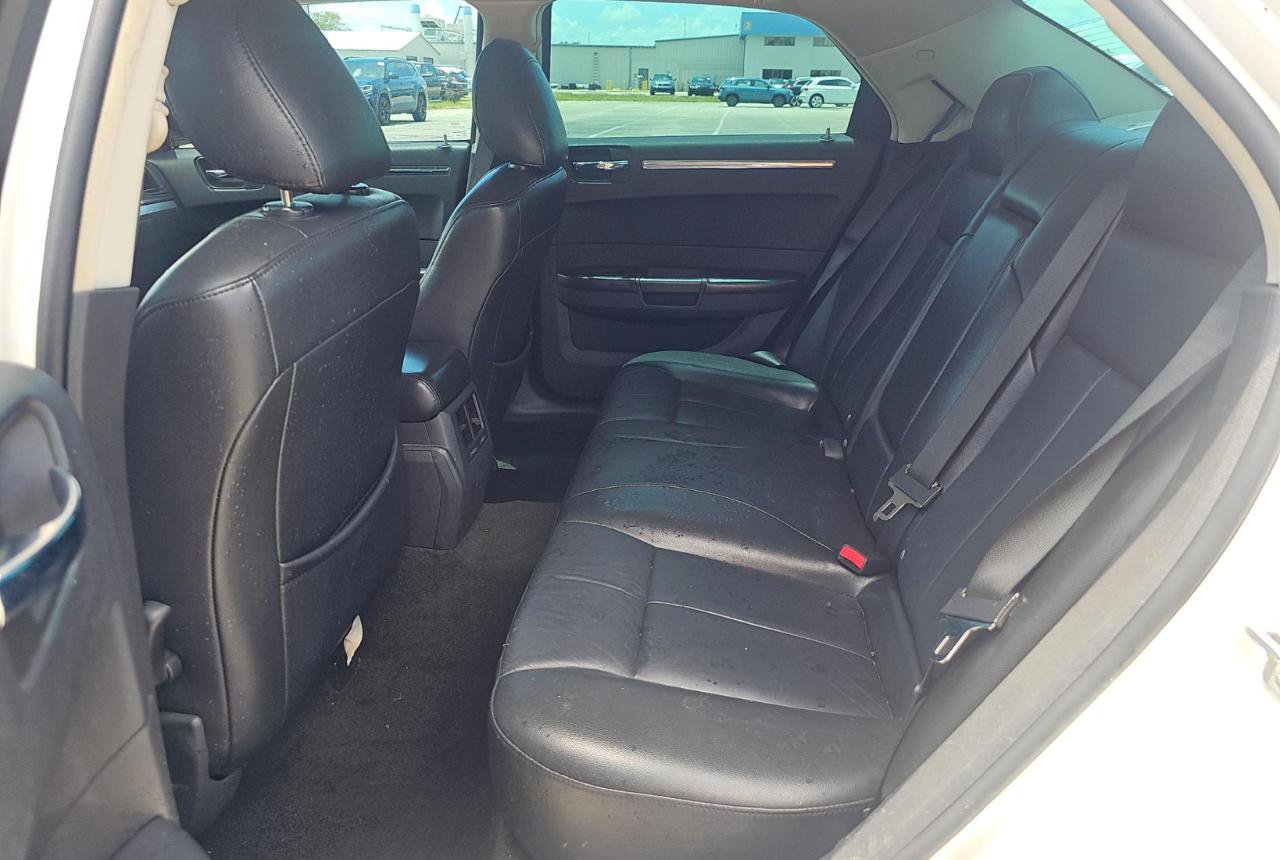 Used 2010 Chrysler 300 Touring RWD image 14