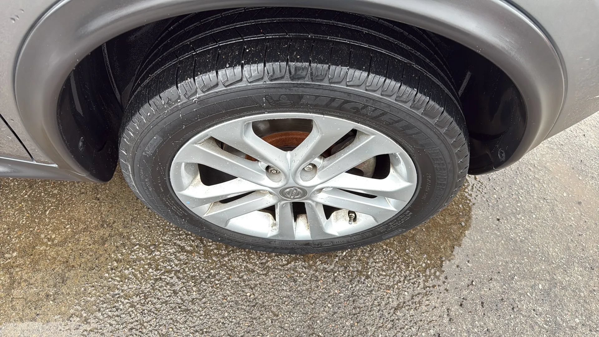 Used 2011 Nissan Juke SL FWD image 25
