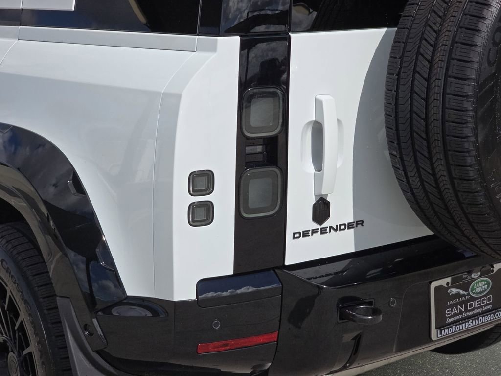 New 2026 Land Rover Defender 110 V8 image 34