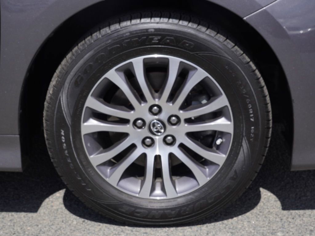 Used 2020 Toyota Sienna XLE image 10
