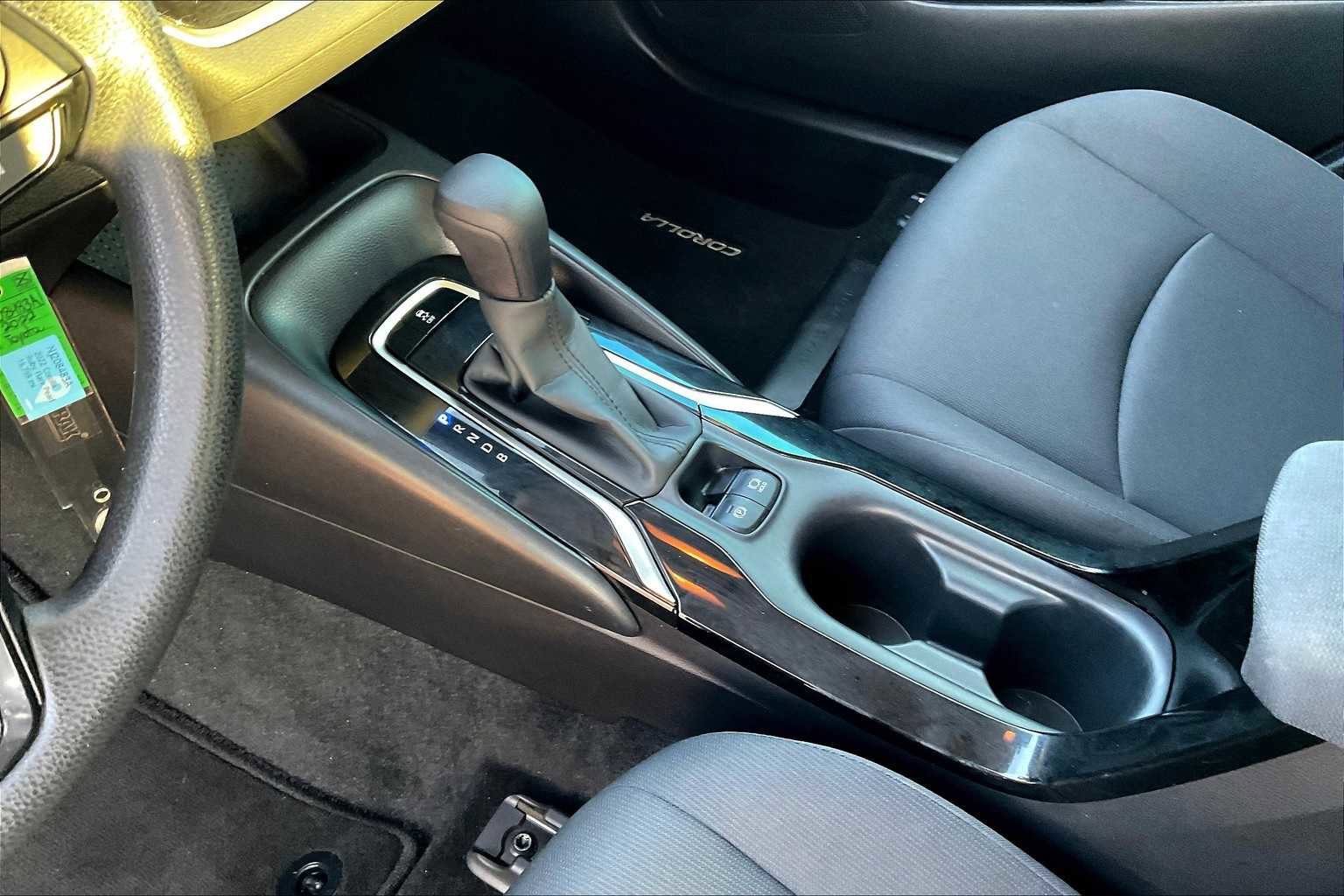 Used 2022 Toyota Corolla LE image 16