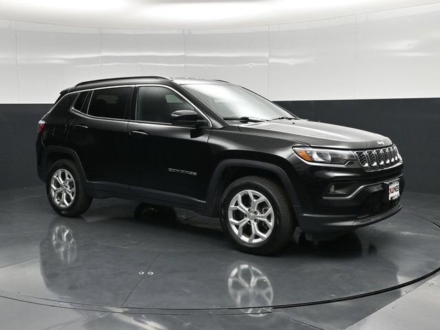 Certified 2024 Jeep Compass Latitude AWD/4WD image 3