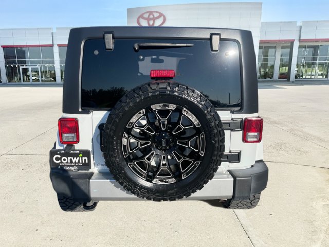 Used 2018 Jeep Wrangler Unlimited Sahara w/ Connectivity Group AWD/4WD image 4