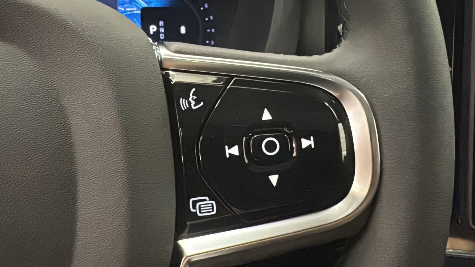 New 2027 Volvo XC60 B5 Plus AWD/4WD image 14