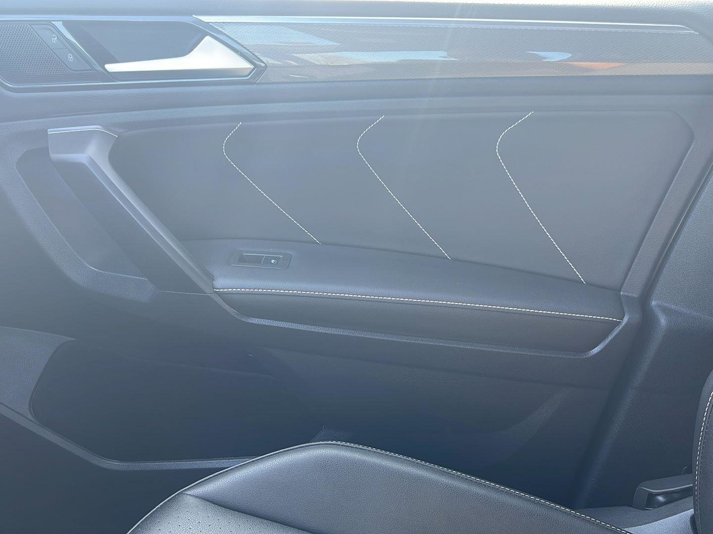 Used 2023 Volkswagen Tiguan SE R-Line image 28