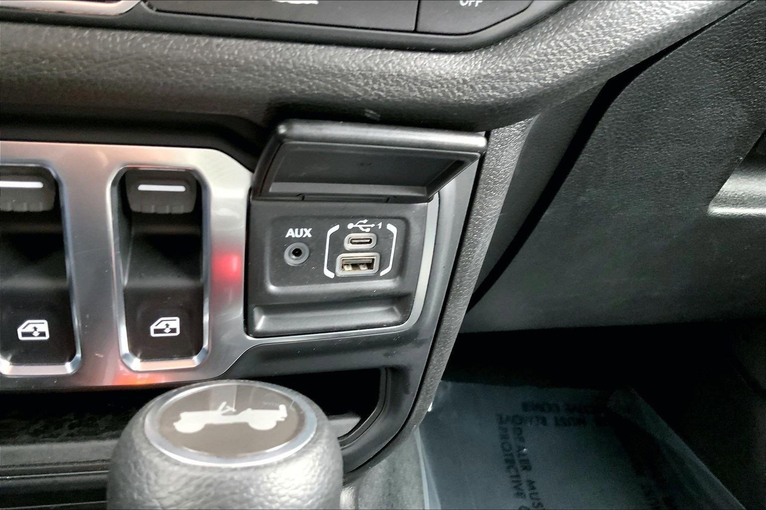 Certified 2025 Jeep Wrangler Sport image 28