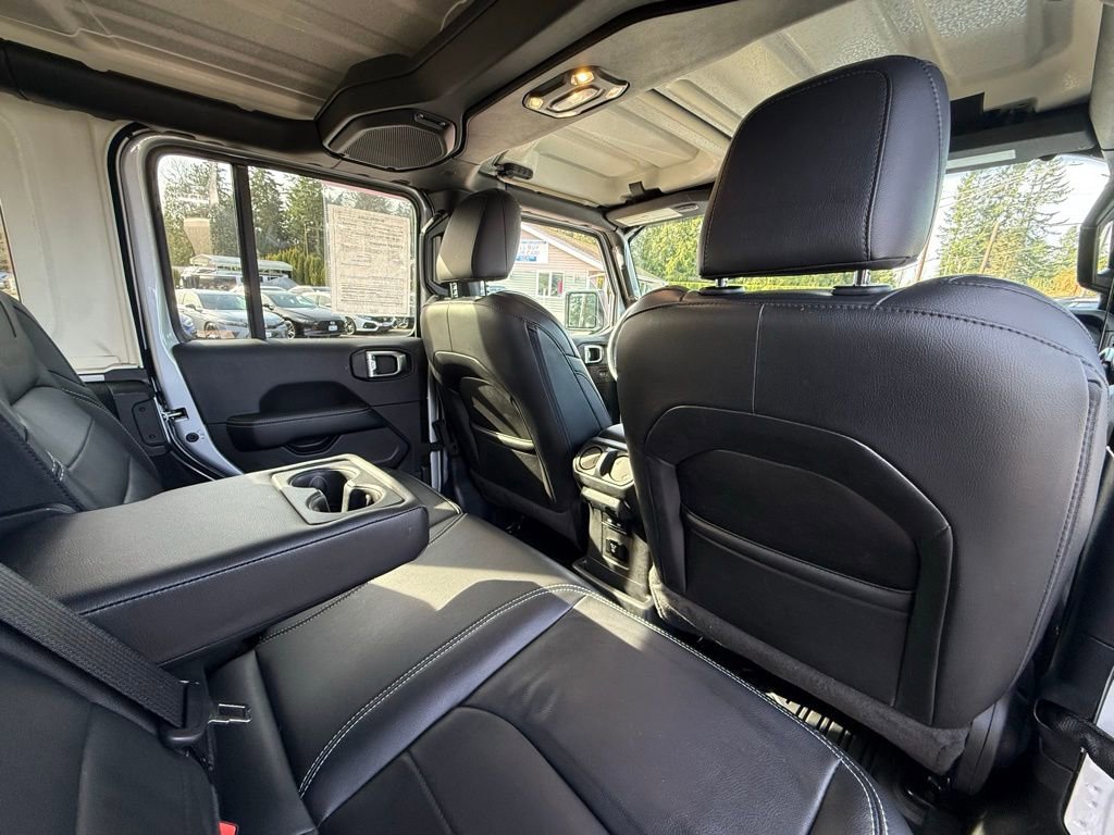 Used 2022 Jeep Wrangler Unlimited Sahara w/ Cold Weather Group image 19