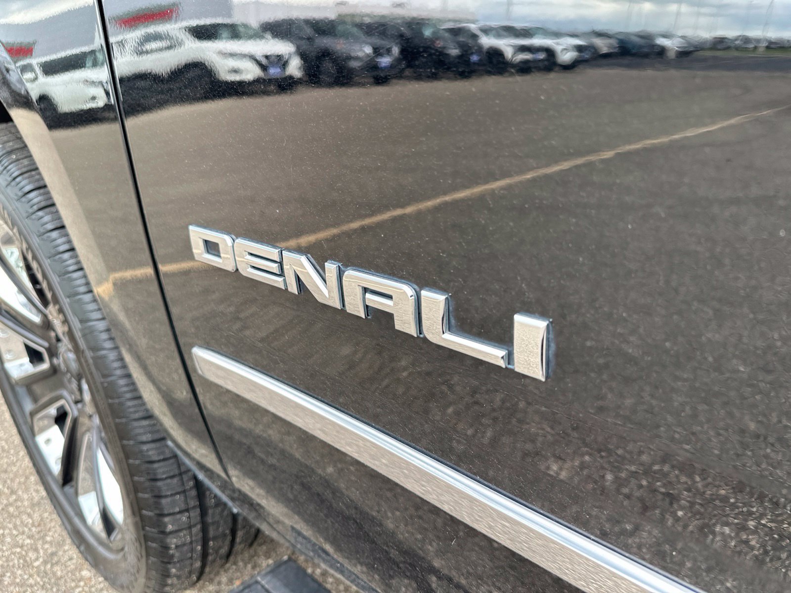 Used 2019 GMC Yukon Denali w/ Denali Ultimate Black Edition AWD/4WD image 12
