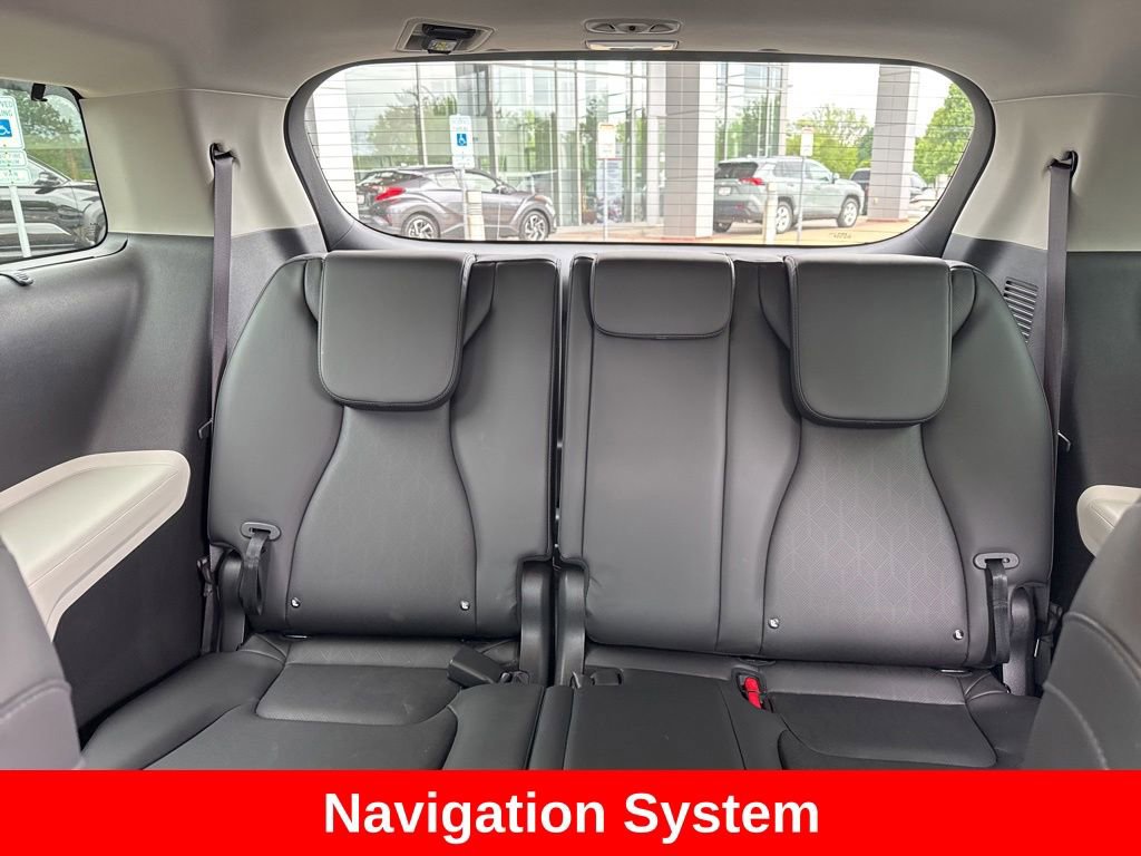 Used 2024 Kia Carnival EX FWD image 17