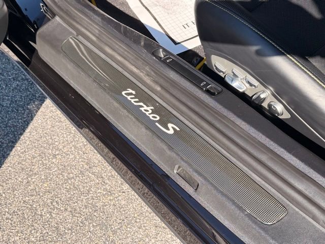 Used 2015 Porsche 911 Turbo S image 18