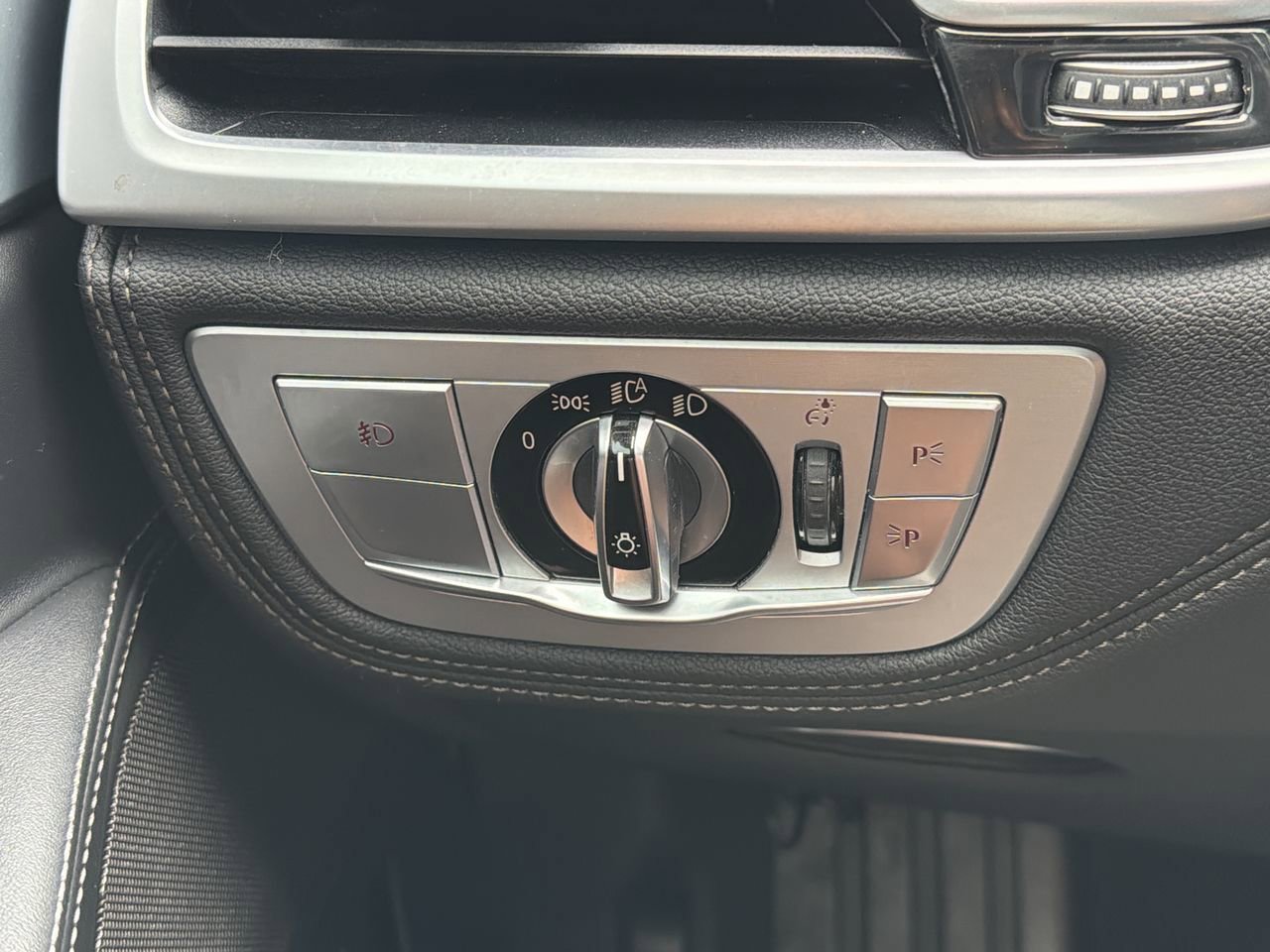 Used 2018 BMW 750i RWD image 27