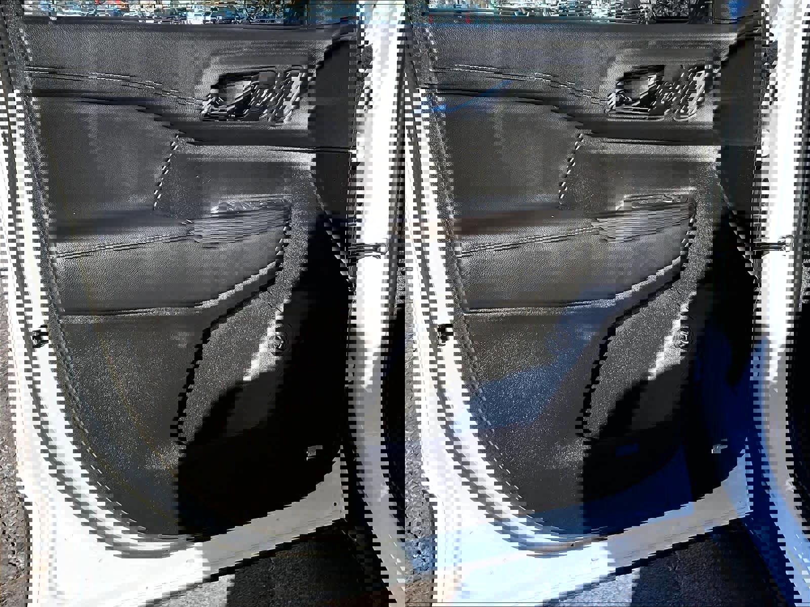 Used 2023 GMC Acadia SLT w/ Elevation Edition image 9