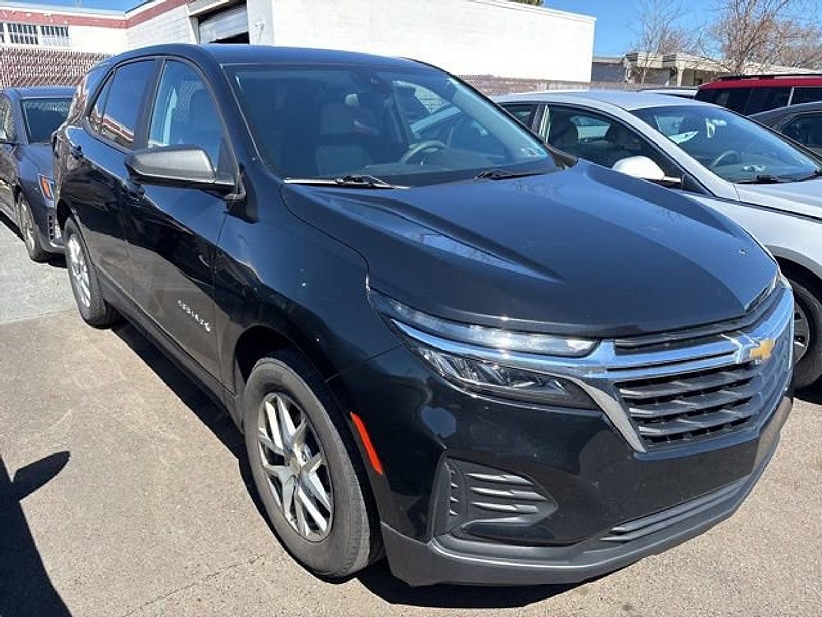 Used 2023 Chevrolet Equinox LS w/ LS Convenience Package image 2