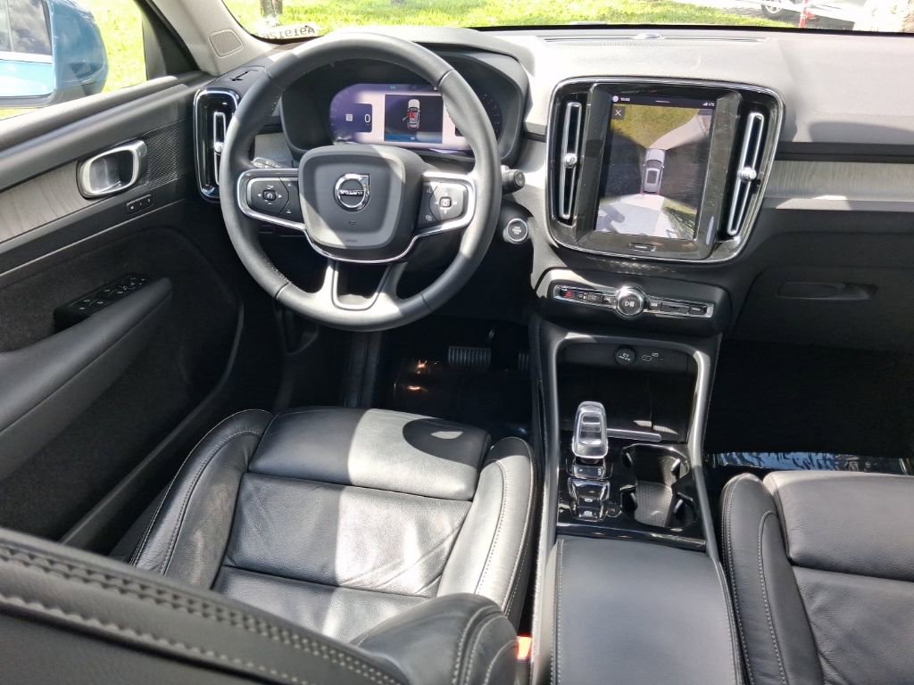 Used 2023 Volvo XC40 B4 Plus w/ Driver Assist Package FWD image 10