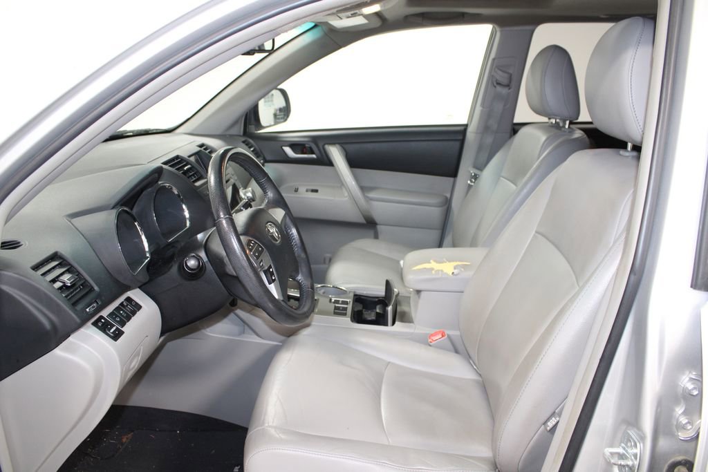 Used 2012 Toyota Highlander SE image 17