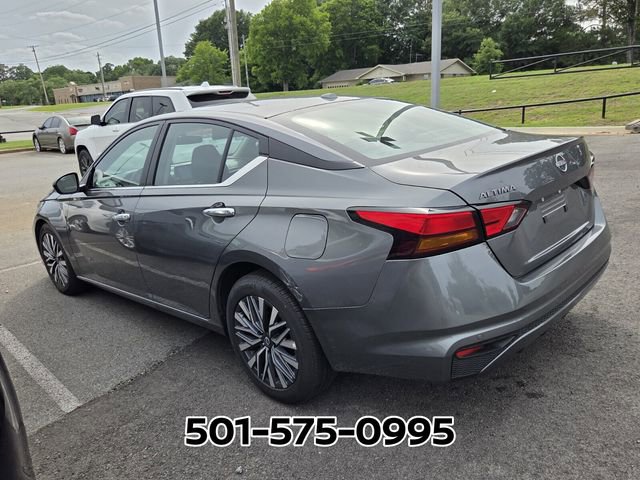 Used 2025 Nissan Altima 2.5 SV FWD image 2