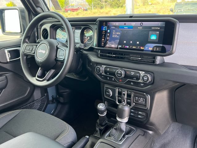 Used 2025 Jeep Gladiator Sport AWD/4WD image 20